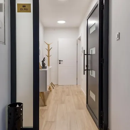 Modern Di Piu Free Secure Garage, Rijeka-opatija Hub Rijeka