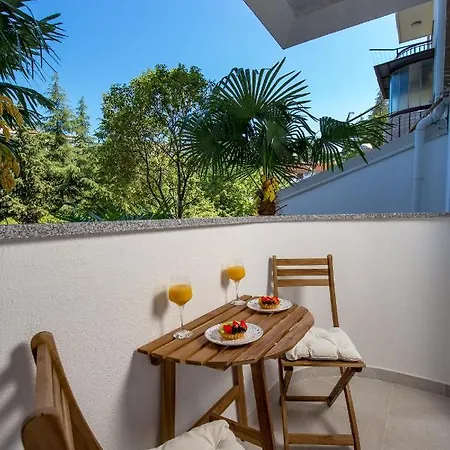 Modern Di Piu Free Garage Apartman