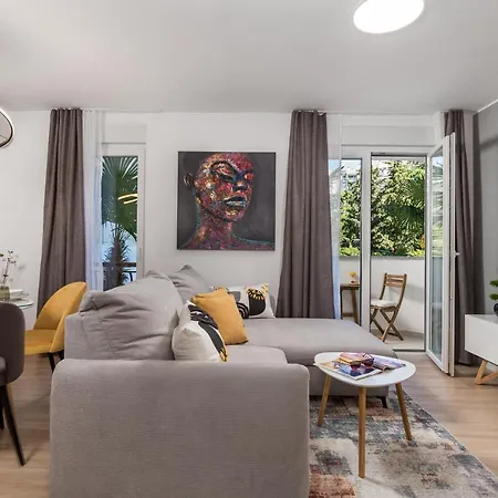 Modern Di Piu With Free 20m2 Garage Parking Apartment *